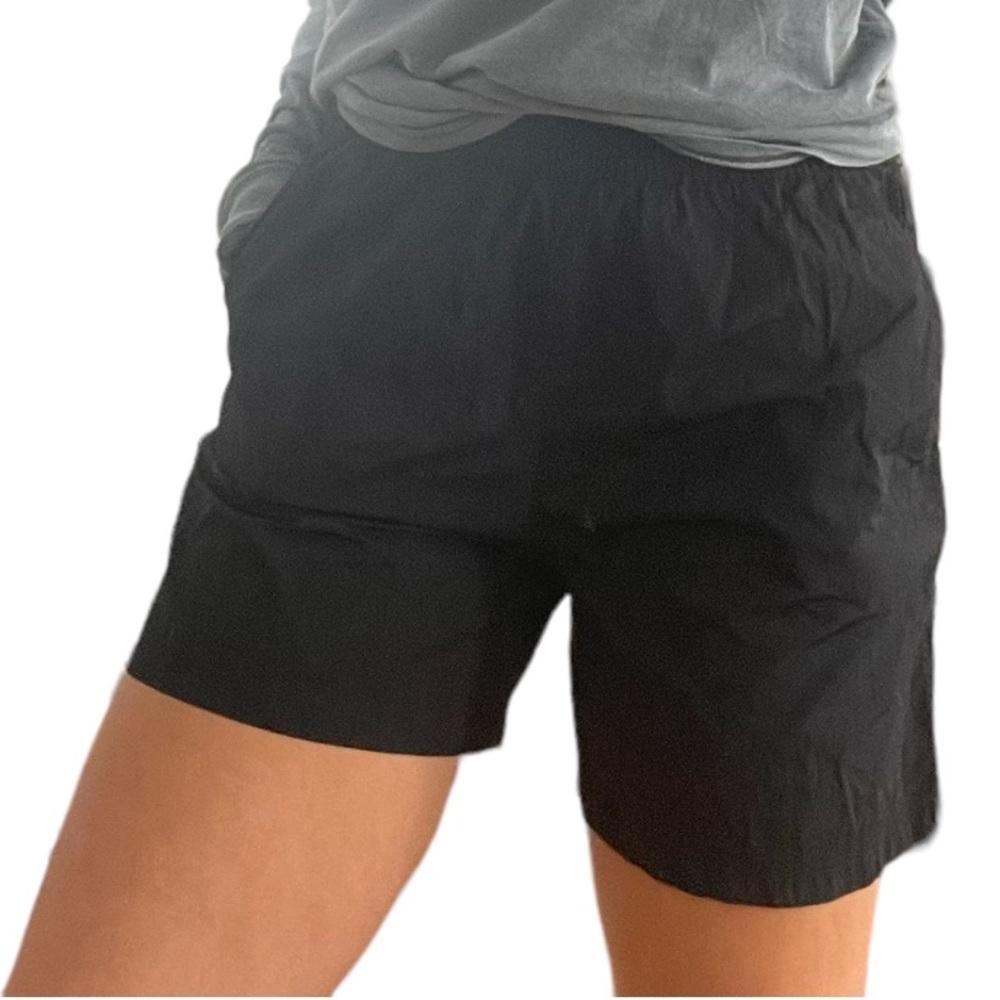 NWOT ARITZIA TNA Nylon Shorts Size Small black